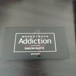 YOUNIQUE moodstruck addiction palette 4